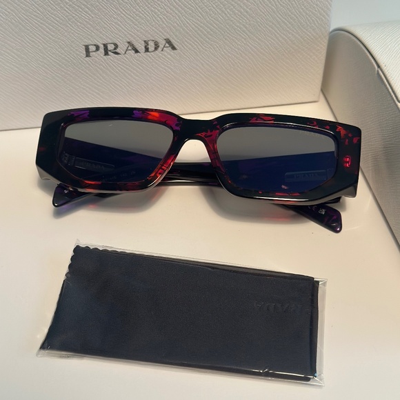 Prada sunglasses - Picture 1 of 9